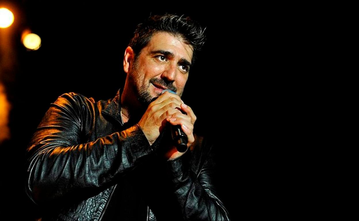 La joven cantante local Julia Lucas acompañará a Antonio Orozco en el concierto que ofrecerá en el multiusos