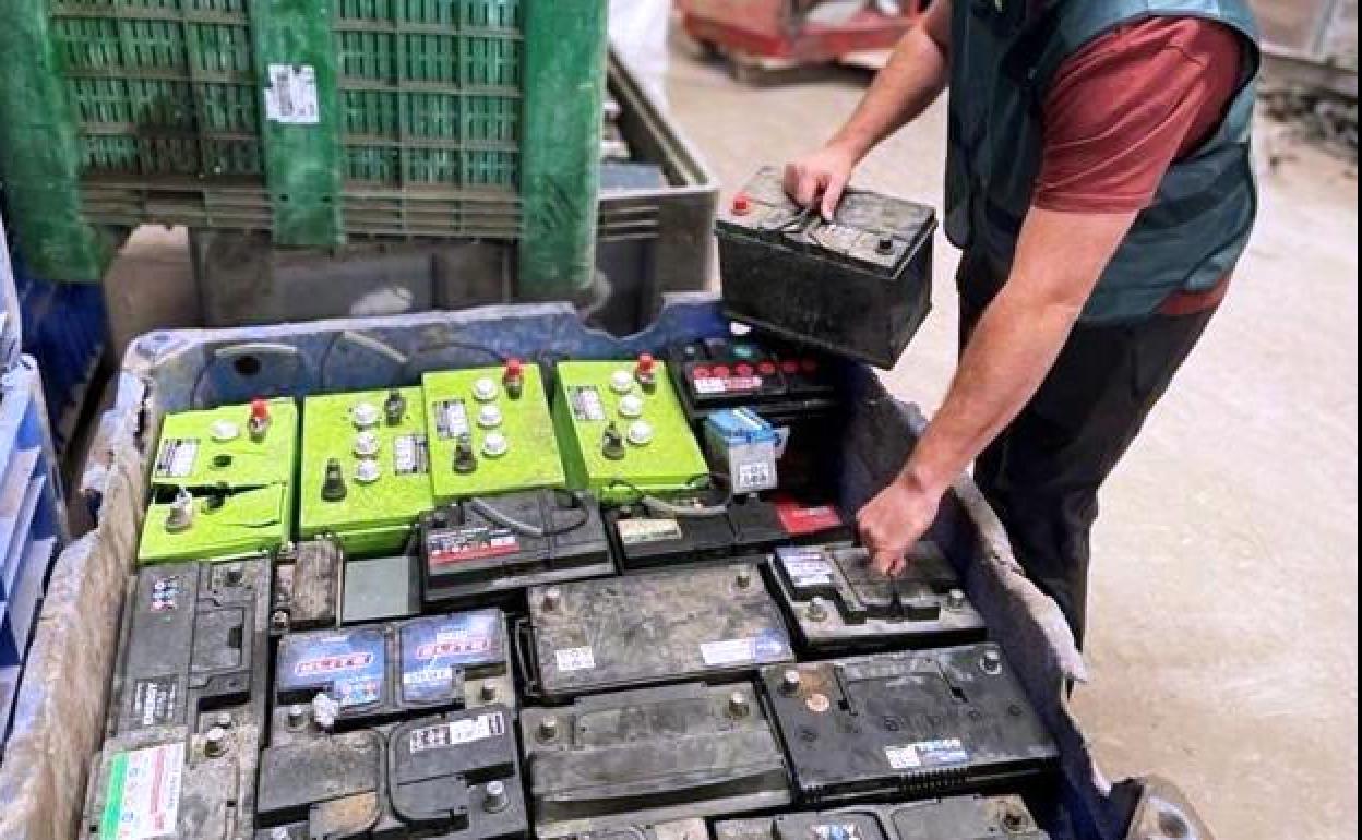 Detenido un vecino de Tiétar por numerosos robos de baterías en explotaciones agrícolas