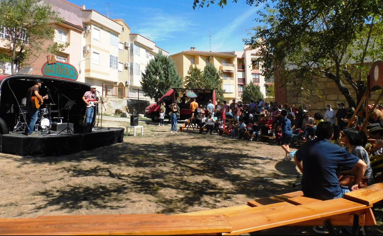 Concierto del grupo local Small Wishes 