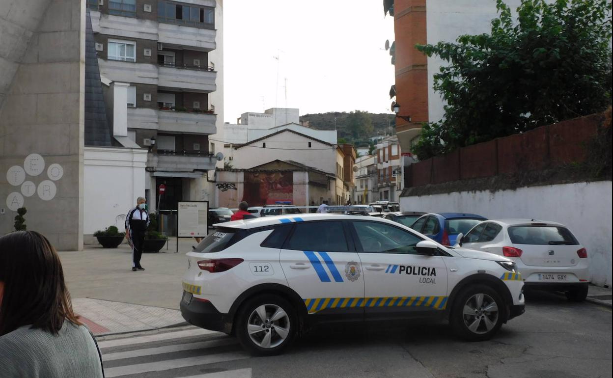 El médico que atendió a la niña que cayó desde el balcón agradece el «comportamiento ejemplar» de la Guardia Civil y la Policía Local