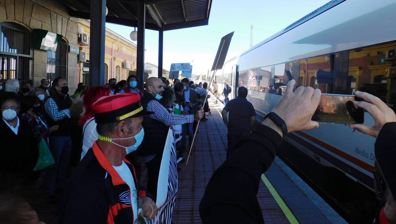 Fotos: Jornada reivindicativa por el soterramiento de las vías
