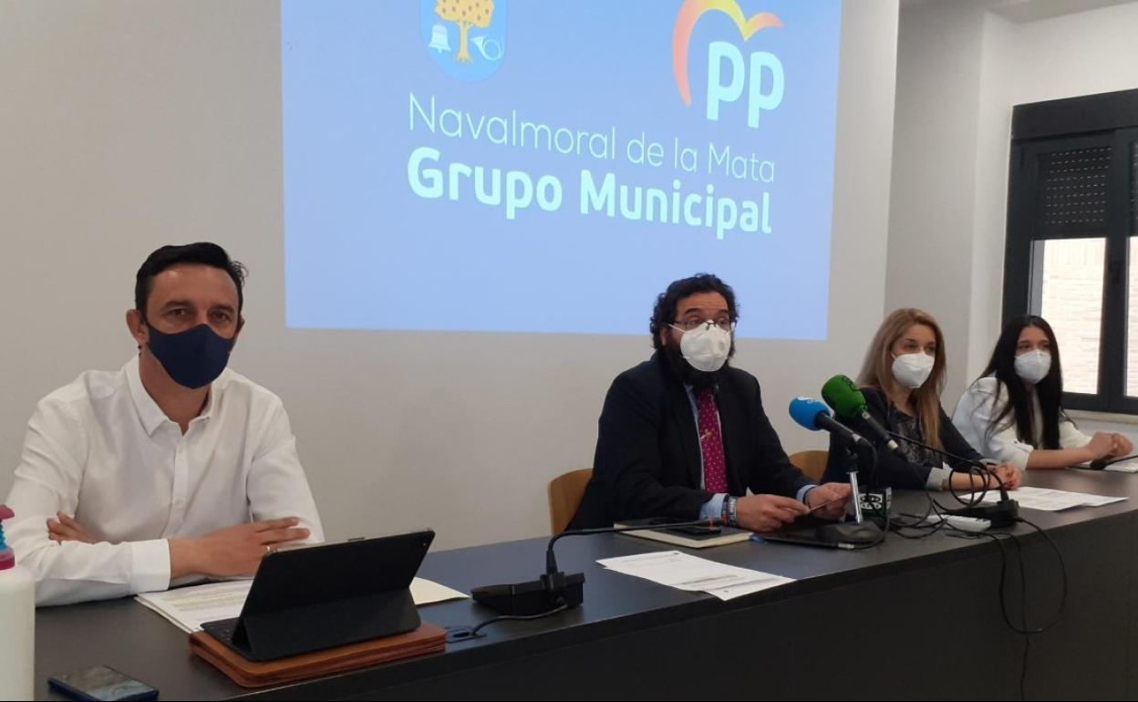 El grupo popular casi al completo 