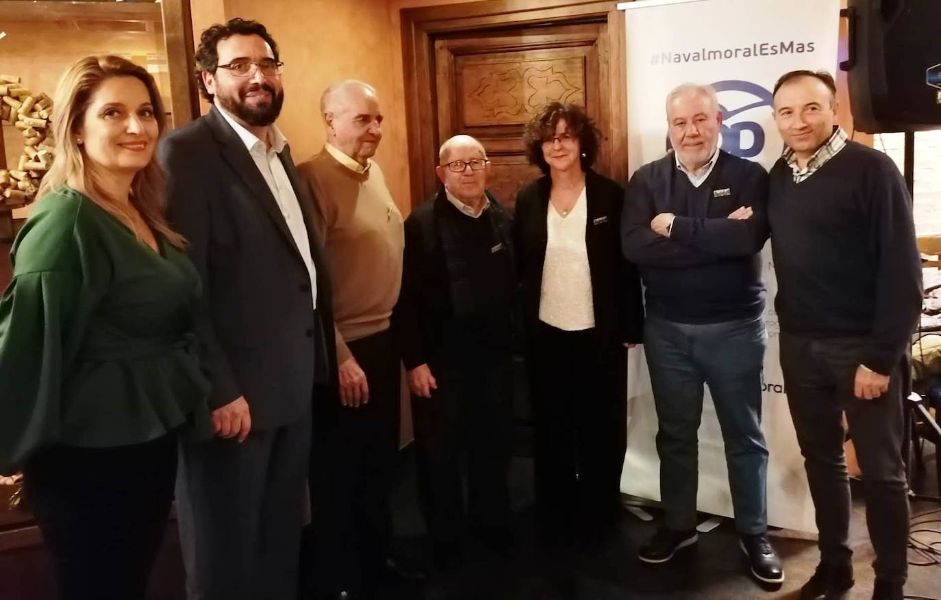 Organizadores y galardonados en la segunda edición 