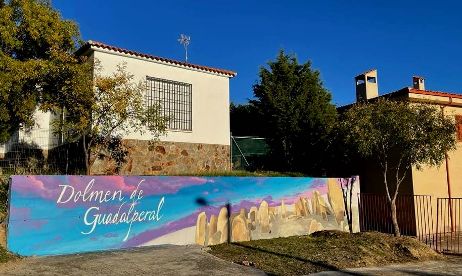 También está presente el dolmen de Guadalperal 