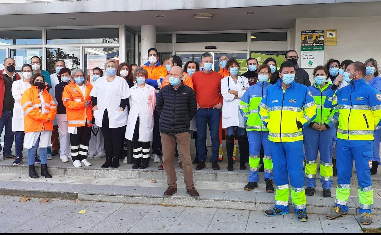 Concentración a las puertas del centro de salud 