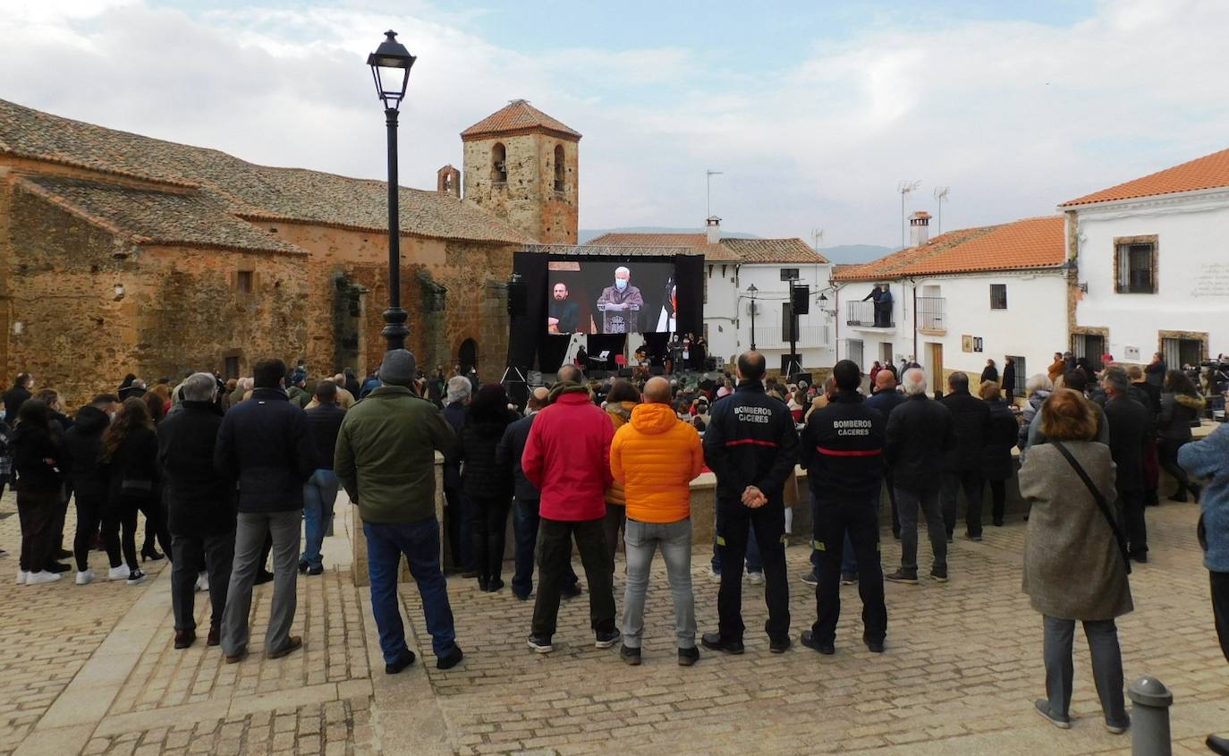 Fotos: Emotivo homenaje a Charo Cordero en Romangordo