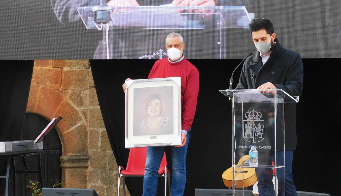 Fotos: Emotivo homenaje a Charo Cordero en Romangordo