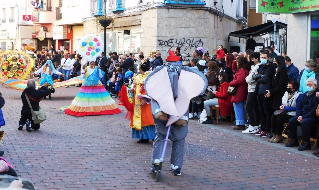 Fotos: Primer desfile de carrozas y comparsas