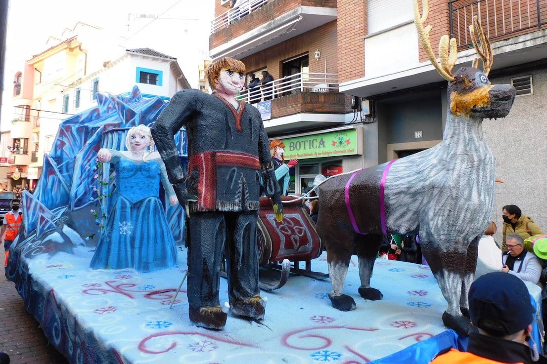 Fotos: Primer desfile de carrozas y comparsas
