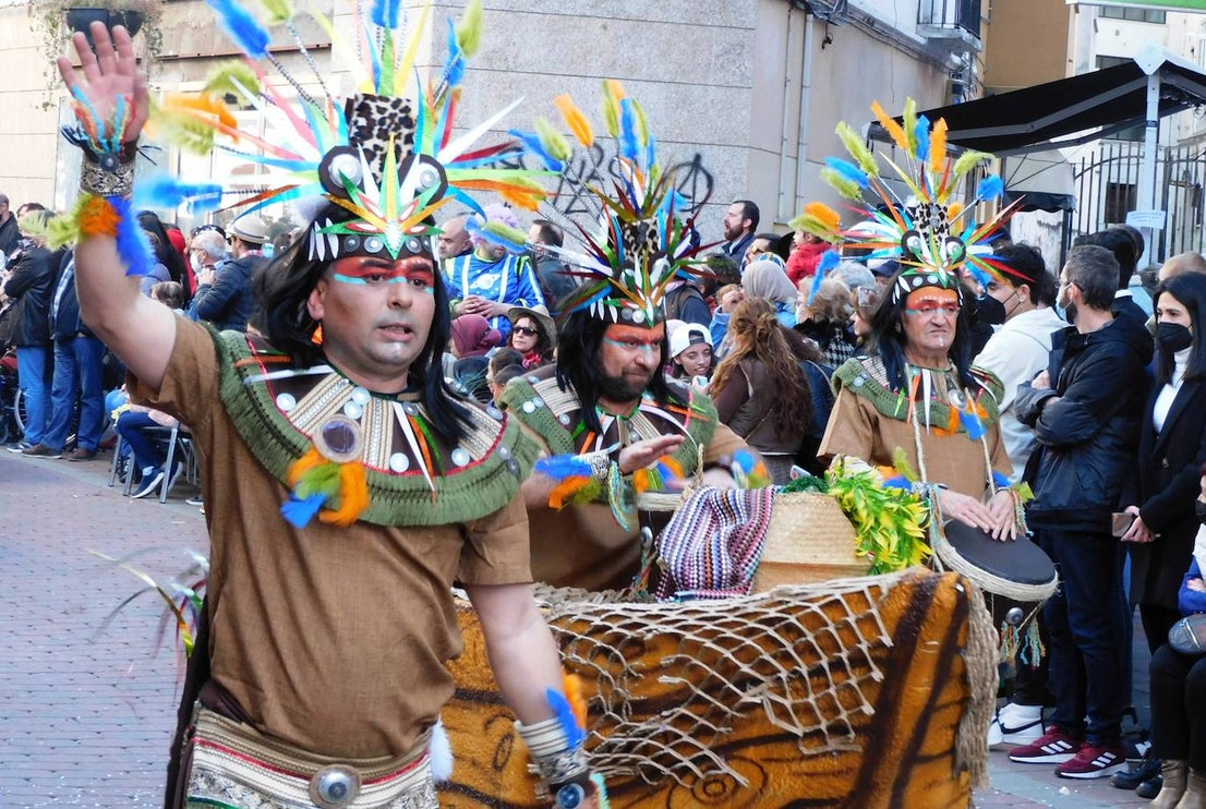 Fotos: Primer desfile de carrozas y comparsas