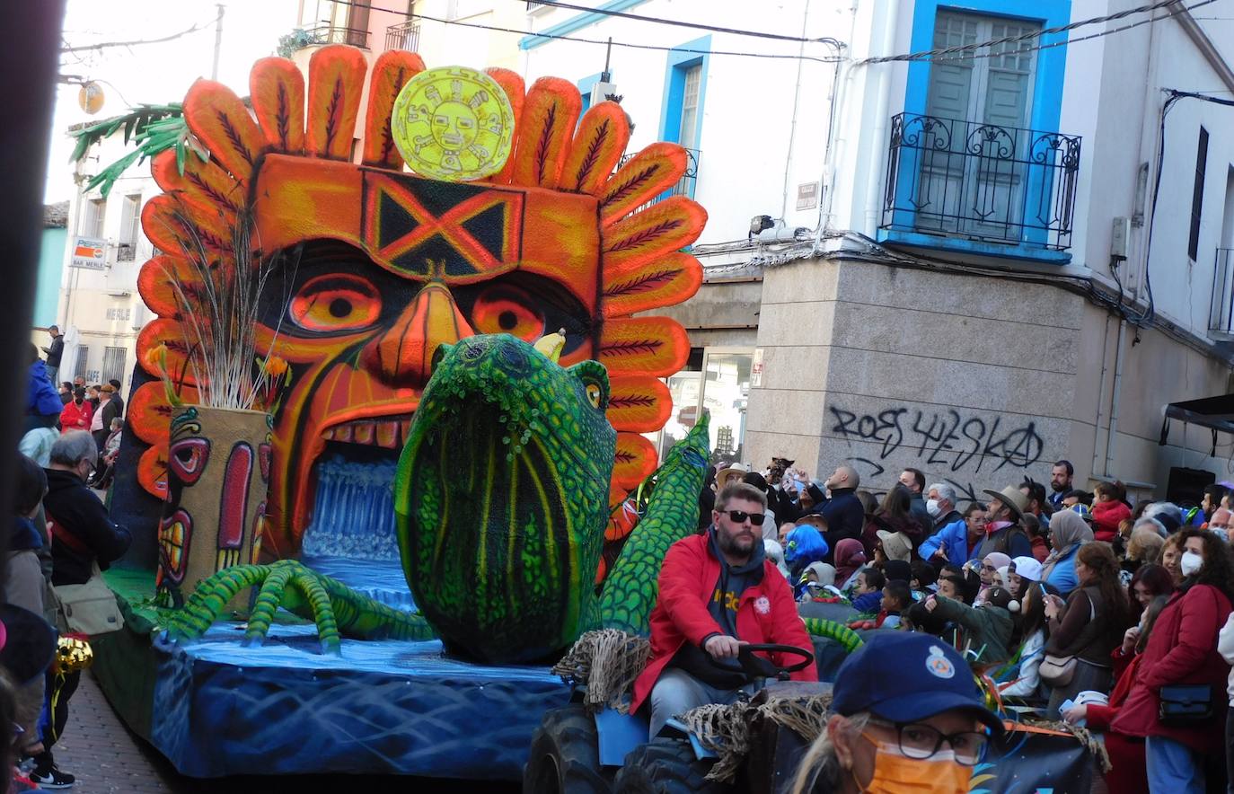 Fotos: Primer desfile de carrozas y comparsas