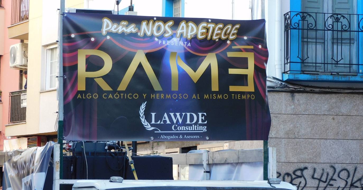 Fotos: Primer desfile de carrozas y comparsas