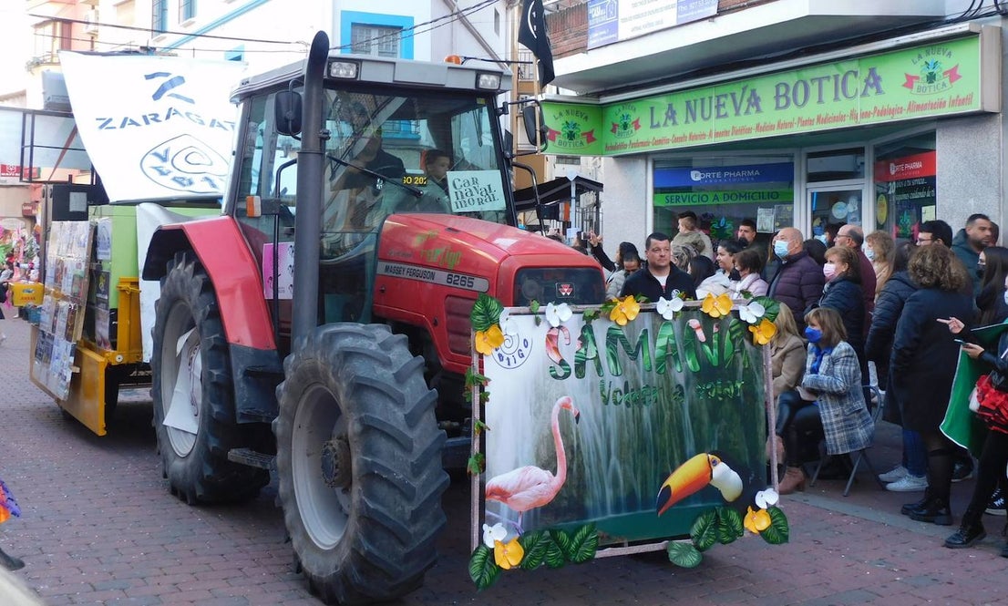 Fotos: Primer desfile de carrozas y comparsas