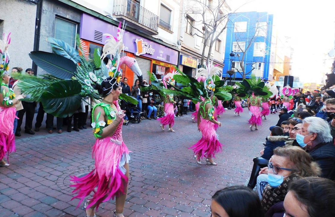 Fotos: Primer desfile de carrozas y comparsas