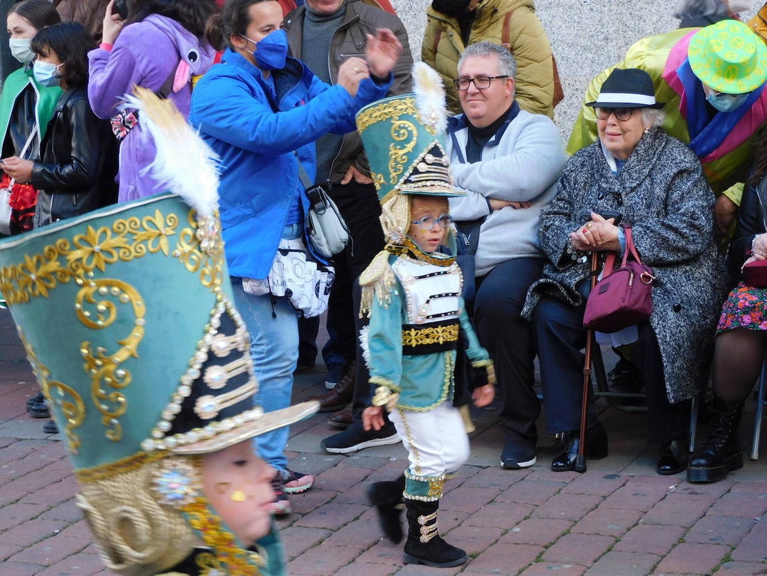 Fotos: Primer desfile de carrozas y comparsas