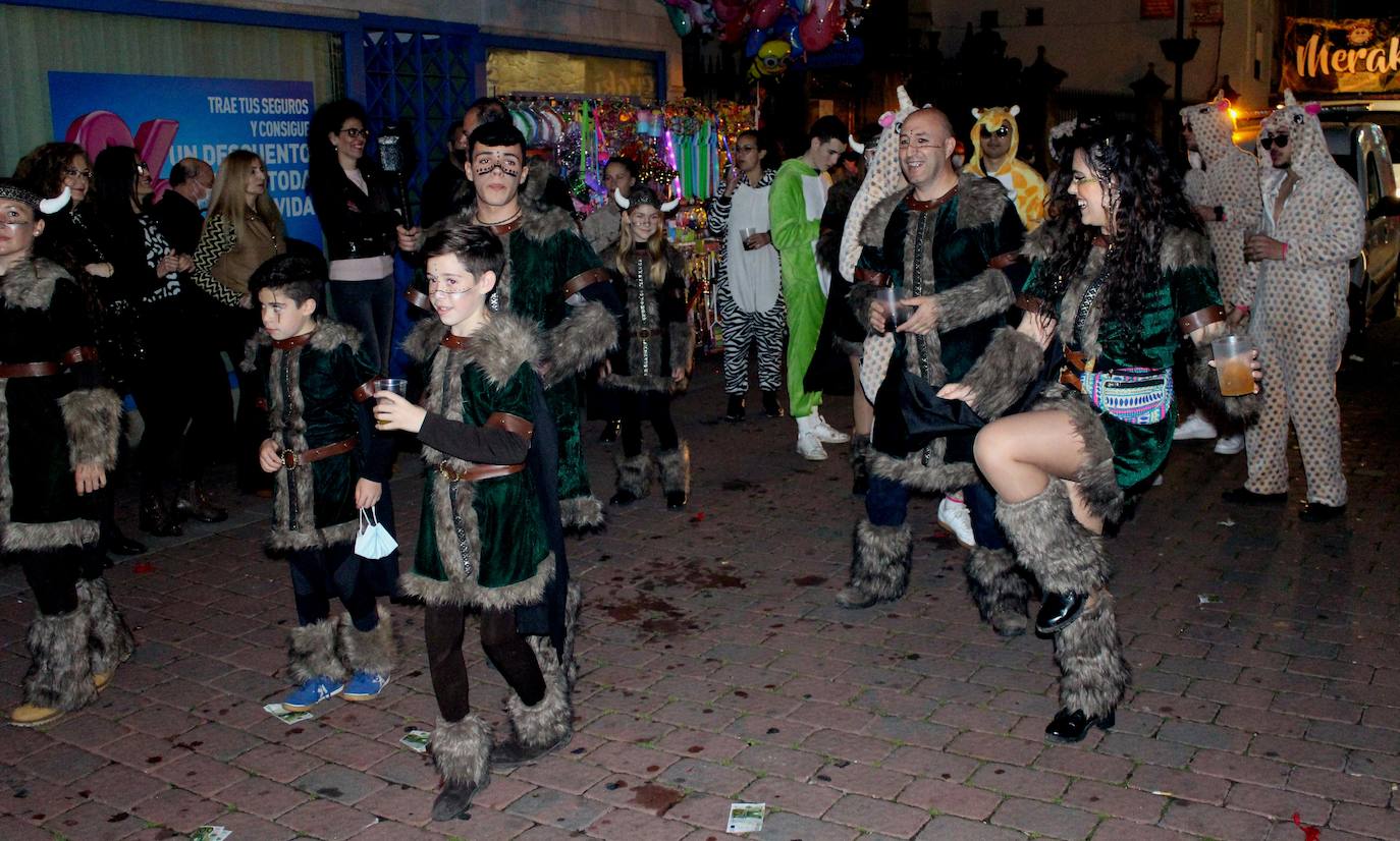 Fotos: Multitudinario pasacalles carnavalero
