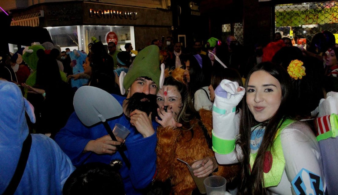 Fotos: Multitudinario pasacalles carnavalero