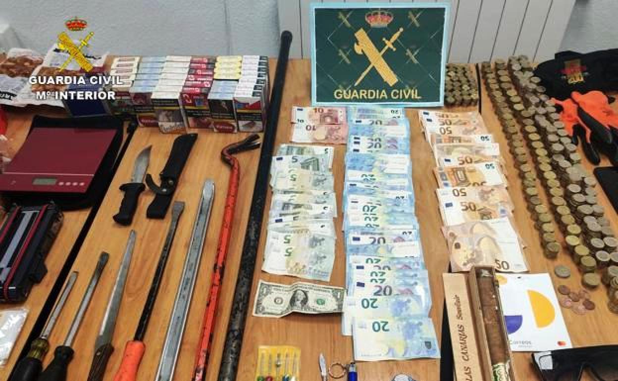 Dinero y material intervenido 