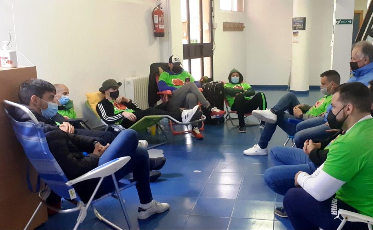 Policías encerrados en el hall de La Inmaculada 
