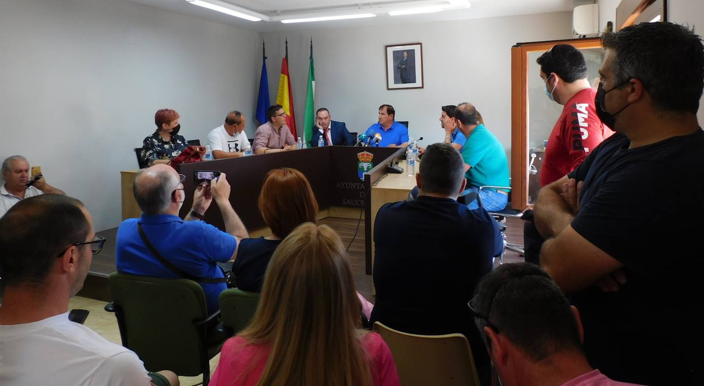 Fotos: Relevo en la alcaldía de Saucedilla