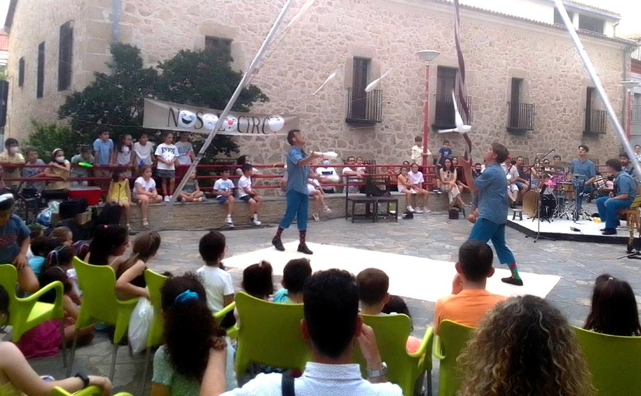 Dos espectáculos, dos conciertos, pasacalles y talleres, en la última jornada del festival Nosolocirco
