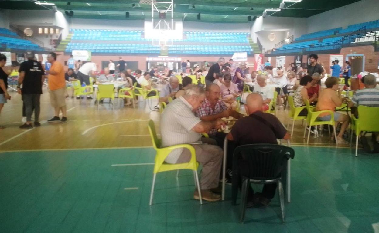 El pabellón del Molinillo convertido en improvisado comedor 