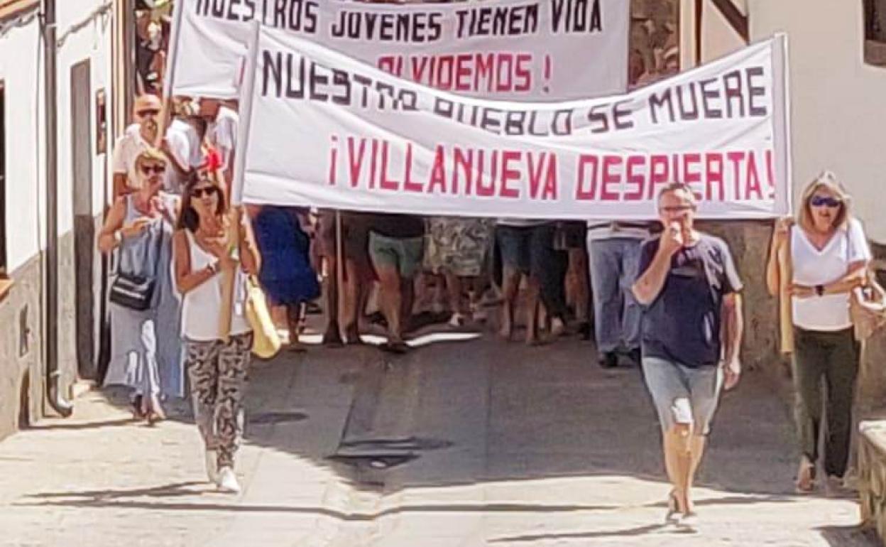 Manifestantes por las calles de Villanueva 