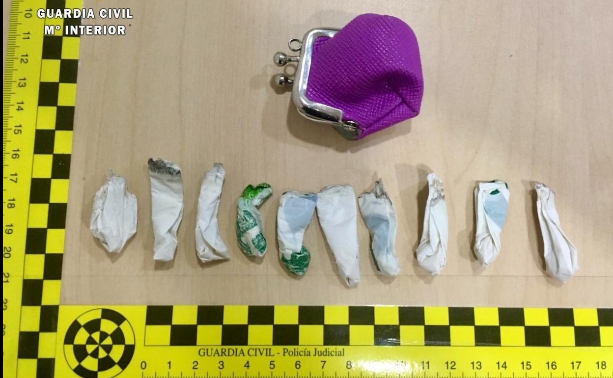 Droga intervenida al detenido 