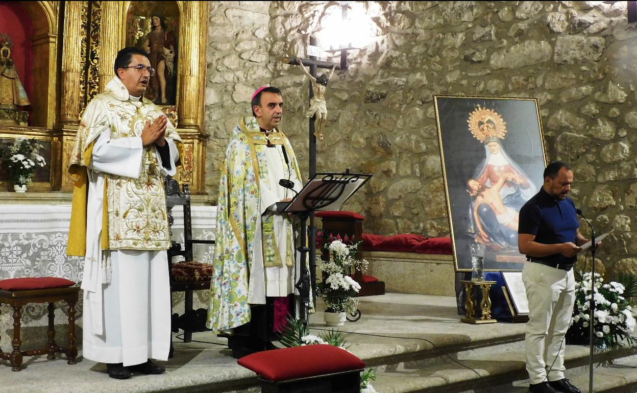 Ernesto Jesús Brotóns, en el centro, en la iglesia de San Andrés 