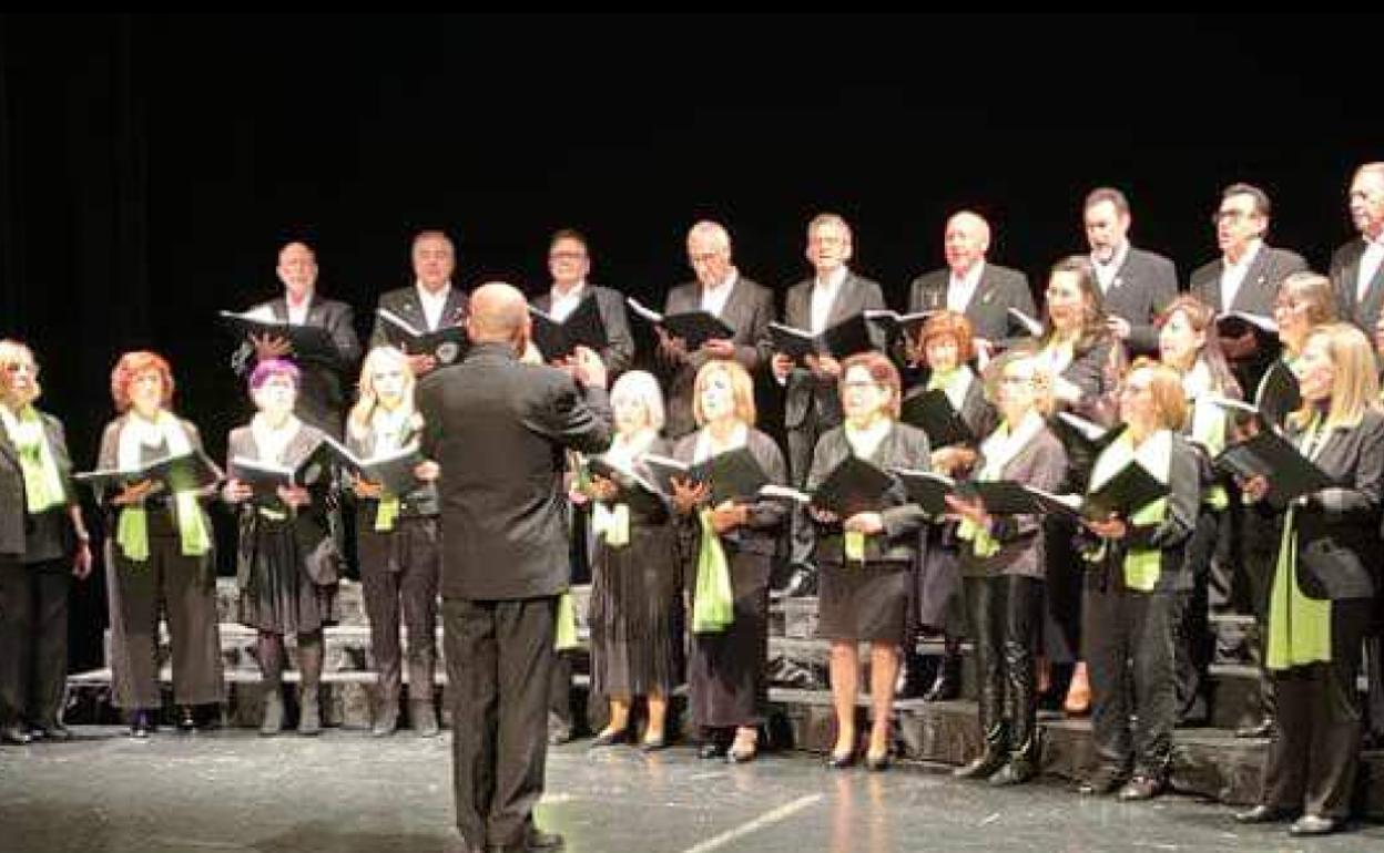 Los Amigos de la Música disfrutan y hacen disfrutar en un nuevo encuentro de corales