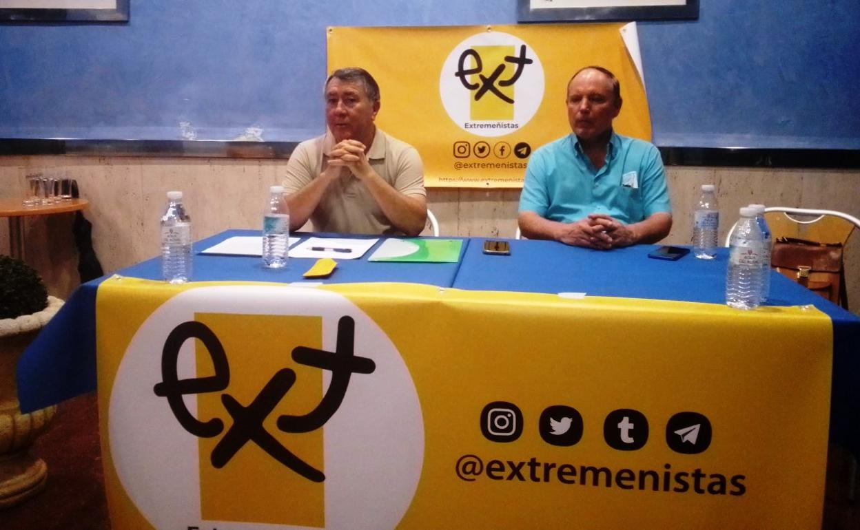 Bravo junto a José Julio tiemblo, fundador de Extremeñistas 