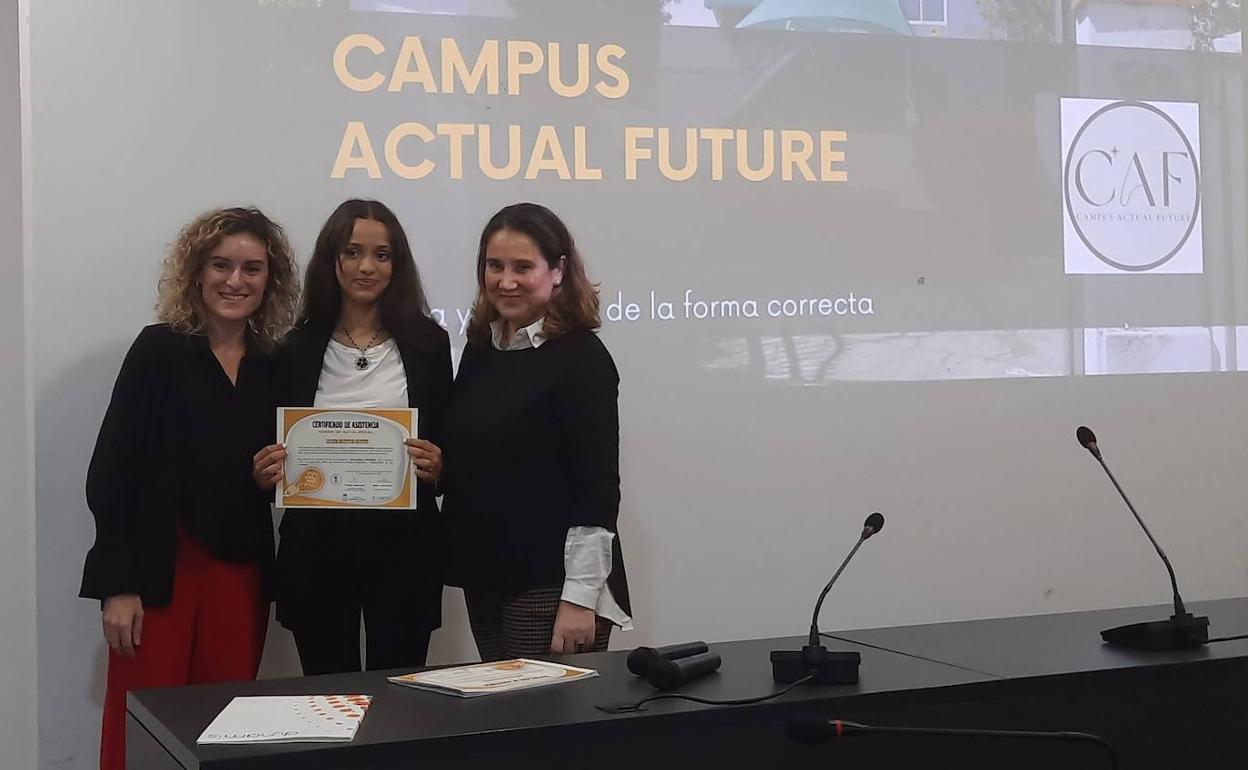 El acto de clausura terminó con una entrega de diplomas 