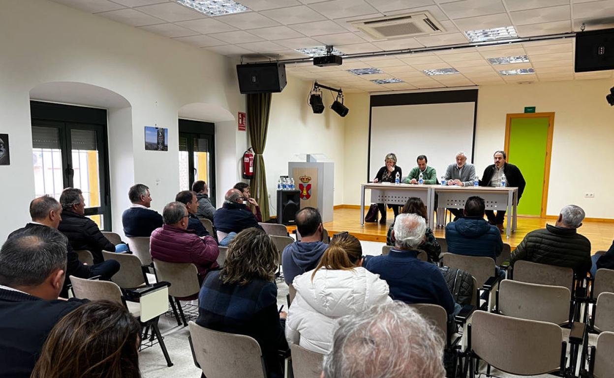 El encuentro se celebró en Casas de Miravete 