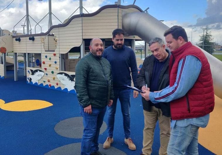 Abierto el primero de los ocho parques infantiles que se han renovado, el del barco