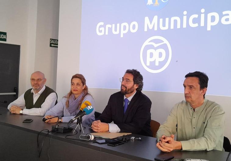 Pedro Monterde, con Nuria Camacho, Jaime Vega y Roberto García