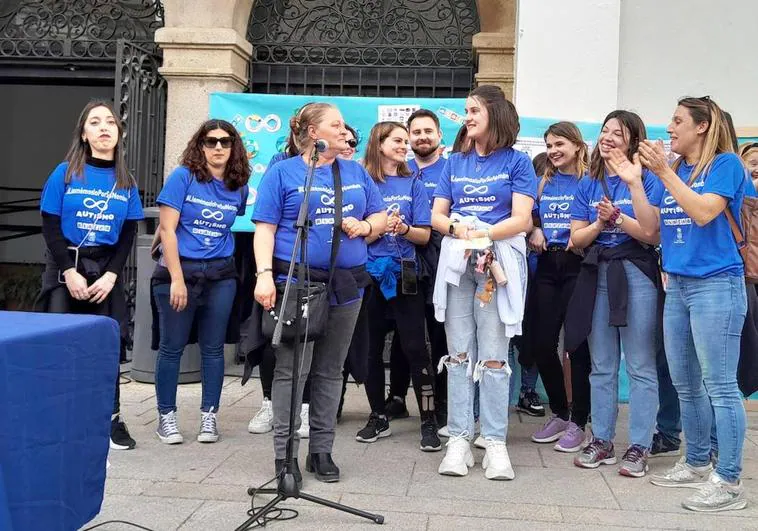 Aplausos para la presidenta de ARATEA y el personal del centro que gestiona