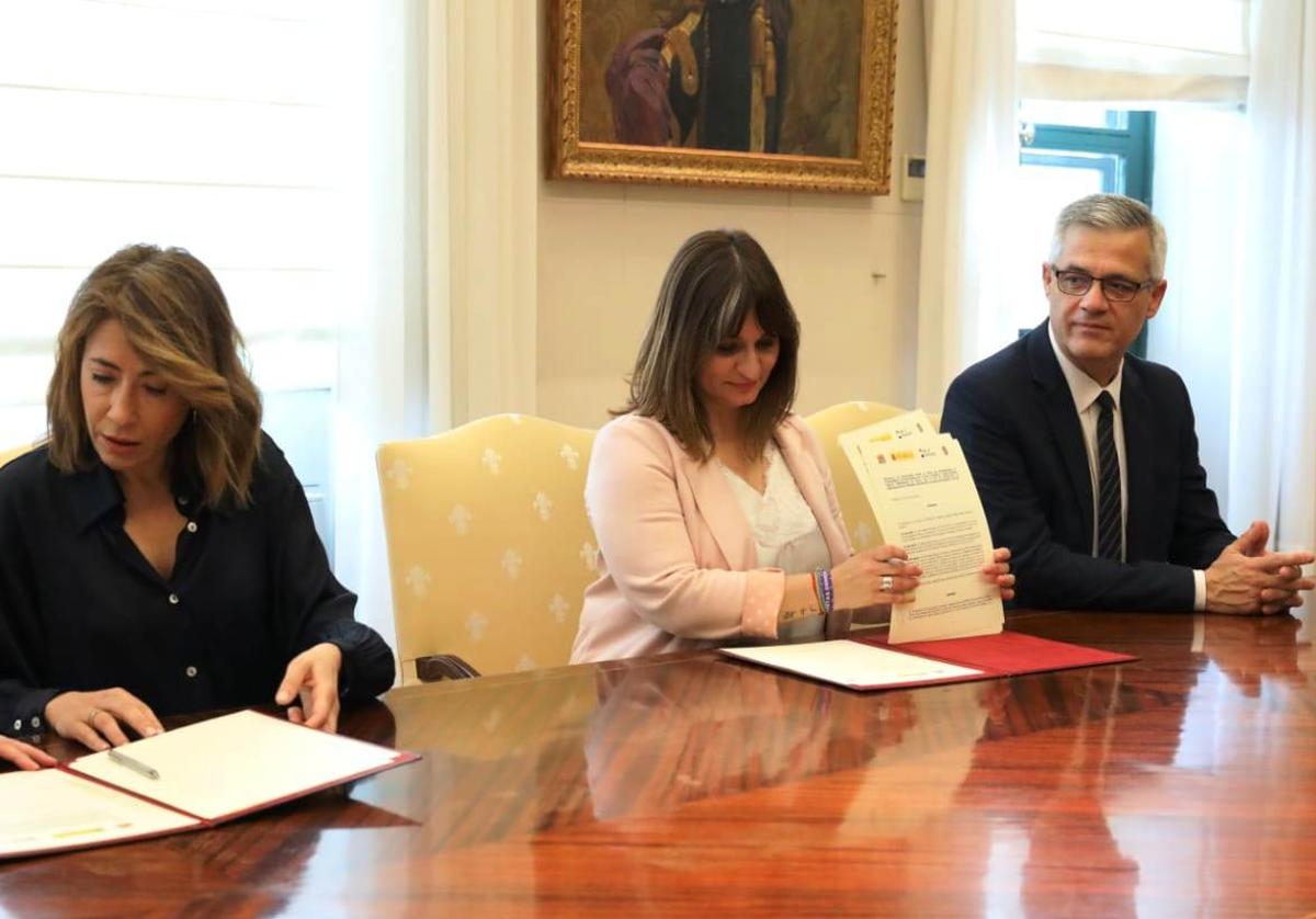 Ministerio, Ayuntamiento y Junta firman un protocolo para construir 120 viviendas de alquiler asequible