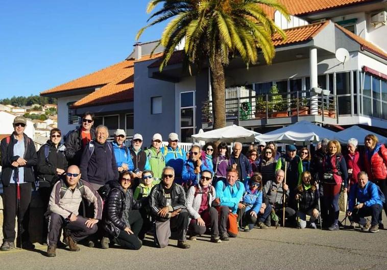 Los senderistas del CECA en una reciente excursión a la sierra de Gata