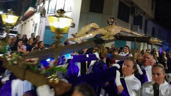 El Cristo en la Cruz vuelve a recorrer las calles en la procesión del Silencio