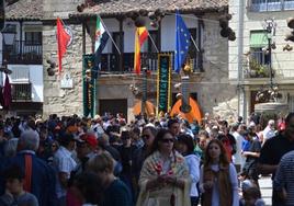 Ambiente en la plaza durante la celebración de Guitarvera
