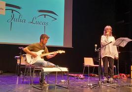 Final de la gala de los Premios Violeta, en la que se falló el certamen de relatos