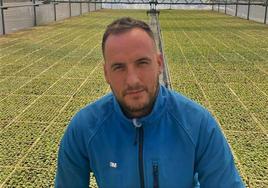 Alejandro Serrano en sus instalaciones en Aldeanueva de la Vera