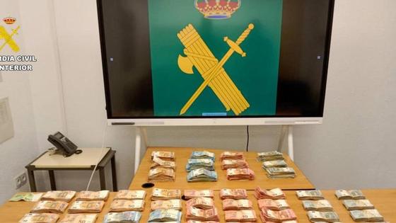Intervenidos 122.000 euros sin declarar a la conductora de un turismo en Navalmoral