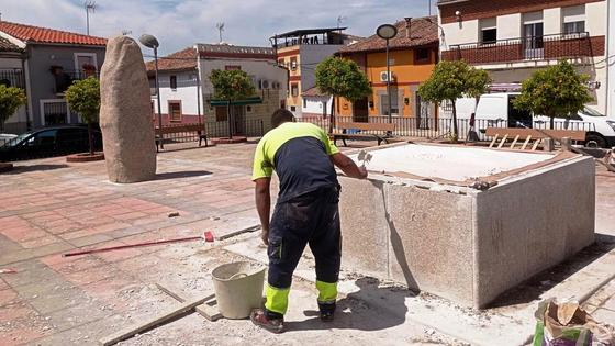 La plaza de El Gordo recrea el dolmen de Guadalperal