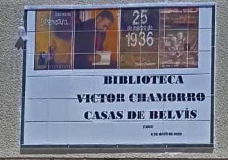 Mosaico que recuerda a Víctor Chamorro en Casas de Belvís