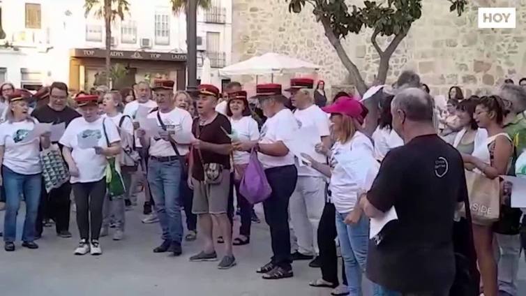 'Basta ya de muros: A luchar y a ganar'