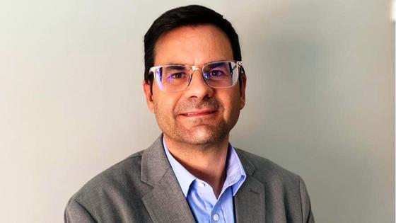 Óscar Jiménez presenta su primera novela, 'La laguna de la feria'