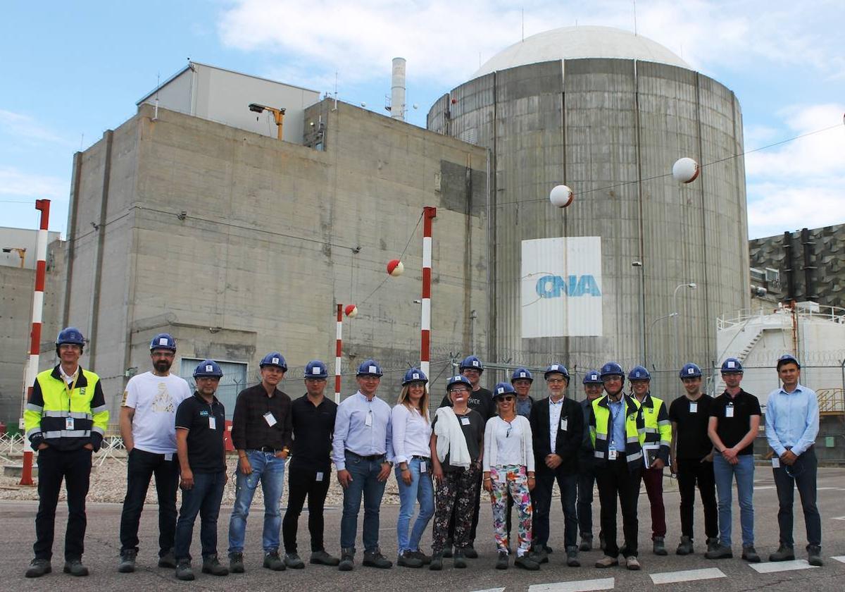 Empresarios y técnicos polacos visitan la central de Almaraz como «referente» para su programa nuclear