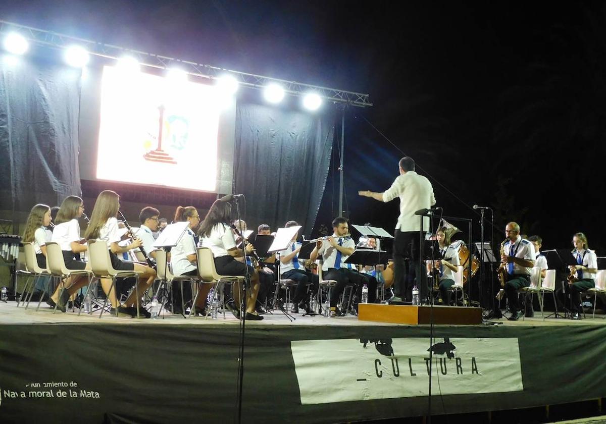 Actuación de la Banda de Música en el parque municipal