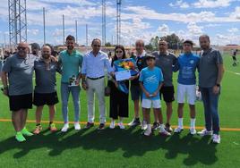 Familiares y organizadores en la ciudad deportiva